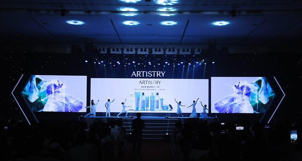  Sự kiện diễn ra với sự hiện diện của hơn 4,000 khách hàng và đại diện của Artistry Việt Nam. 
