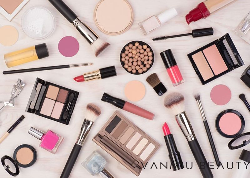 Mỹ phẩm và dụng cụ trang điểm cho người tự học makeup cá nhân