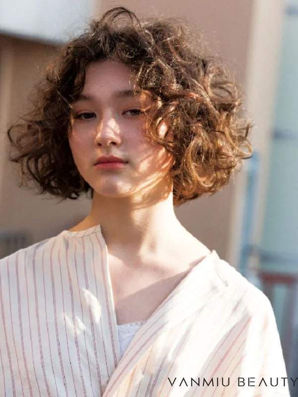 Tóc ngắn nữ xoăn xù mì